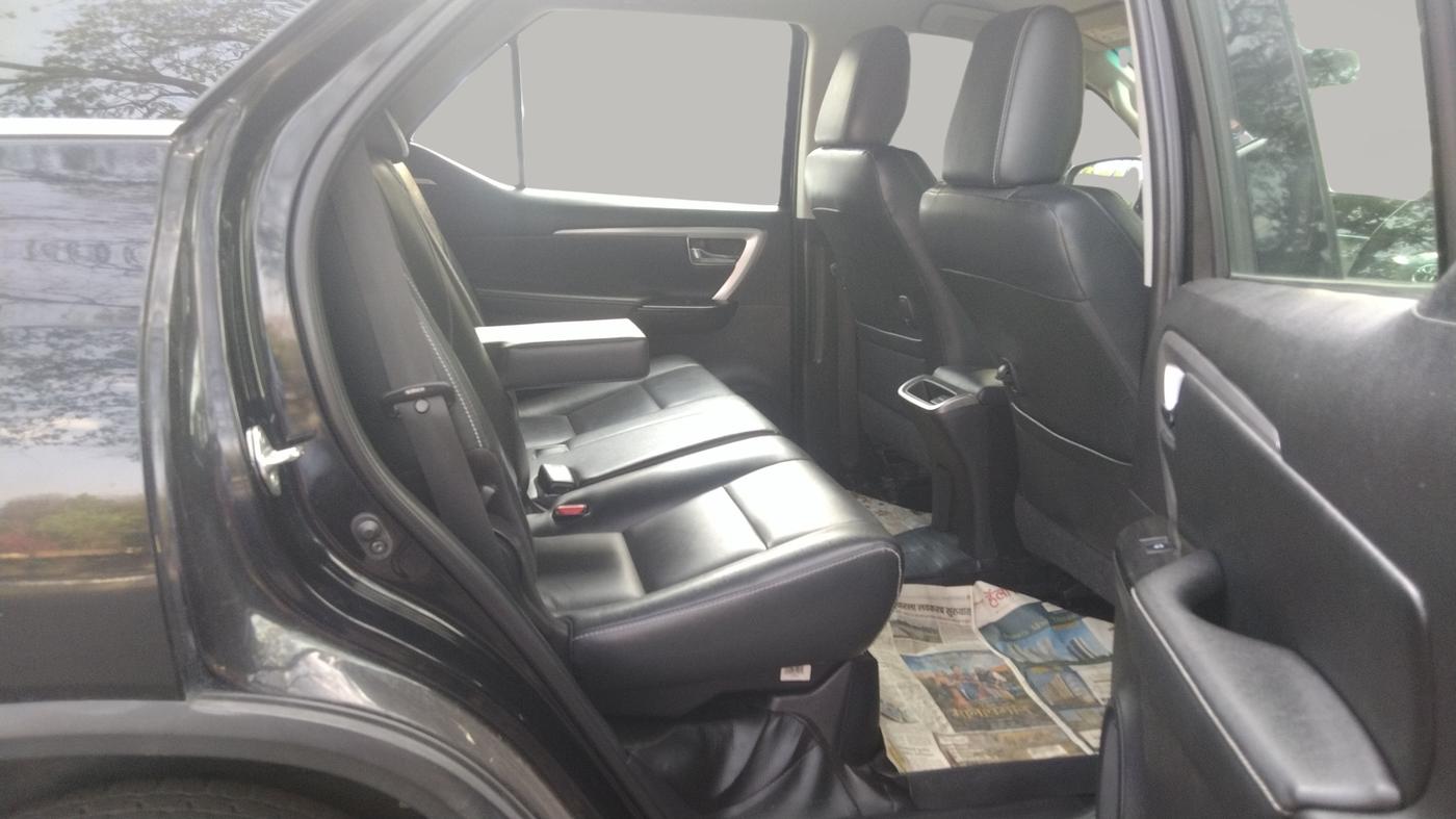 2022 Toyota Fortuner 4X2 MT 2.8 DIESEL, Diesel, Manual, 57,853 km, Right Side Rear Door Cabin