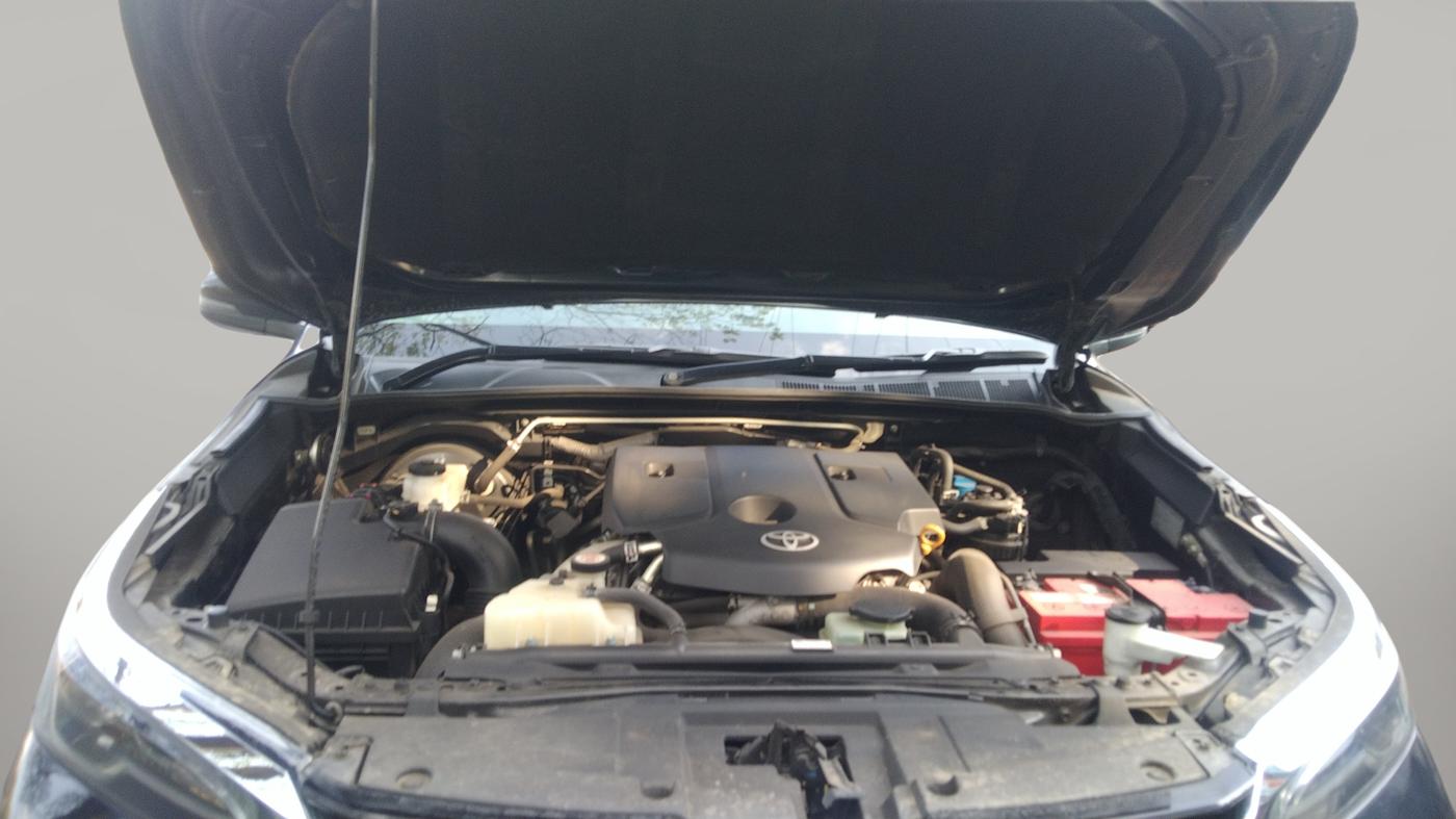 2022 Toyota Fortuner 4X2 MT 2.8 DIESEL, Diesel, Manual, 57,853 km, Open Bonnet