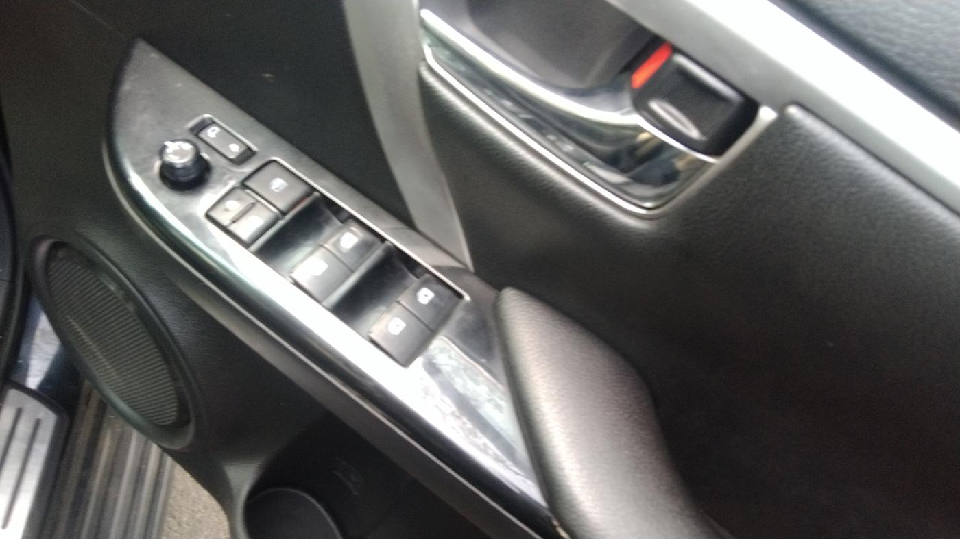 2022 Toyota Fortuner 4X2 MT 2.8 DIESEL, Diesel, Manual, 57,853 km, Driver Side Door Panel Controls