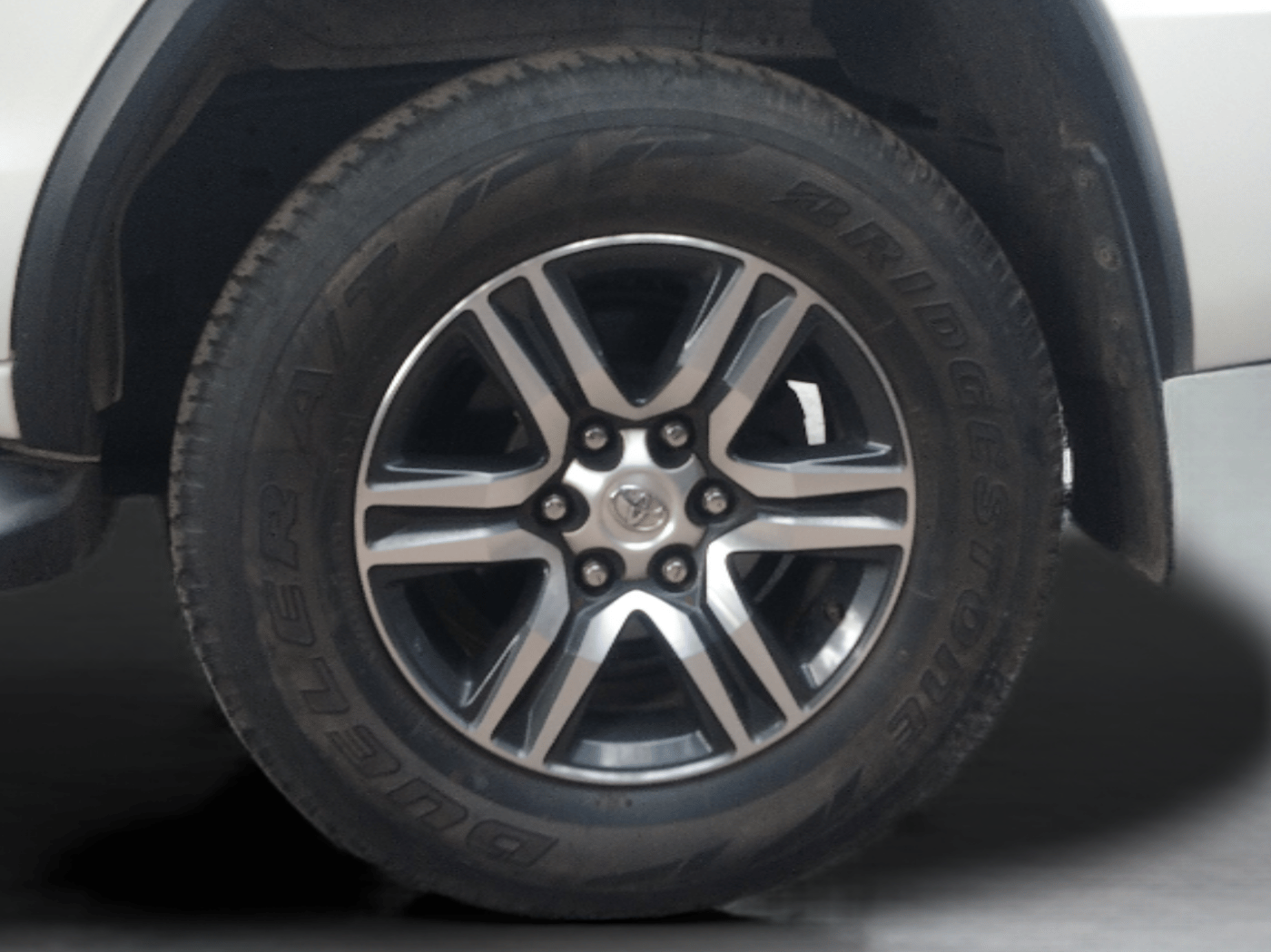 2018 Toyota Fortuner 2.8 4X2 AT, Diesel, Automatic, 1,25,892 km, Left Front Wheel