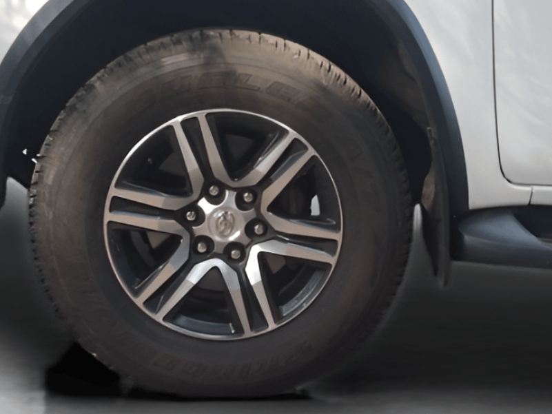 2018 Toyota Fortuner 2.8 4X2 AT, Diesel, Automatic, 1,25,892 km, Left Rear Wheel