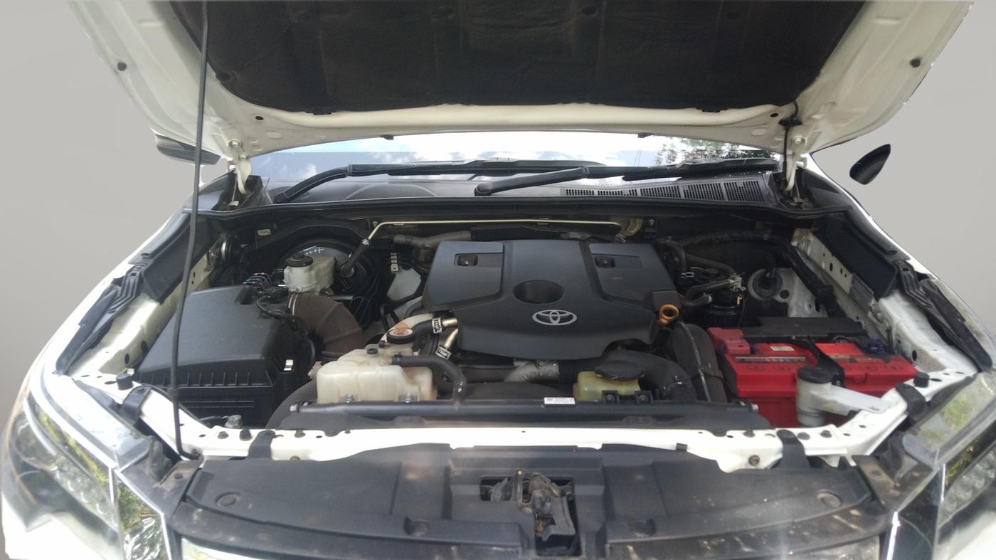 2018 Toyota Fortuner 2.8 4X2 AT, Diesel, Automatic, 1,25,892 km, Open Bonnet