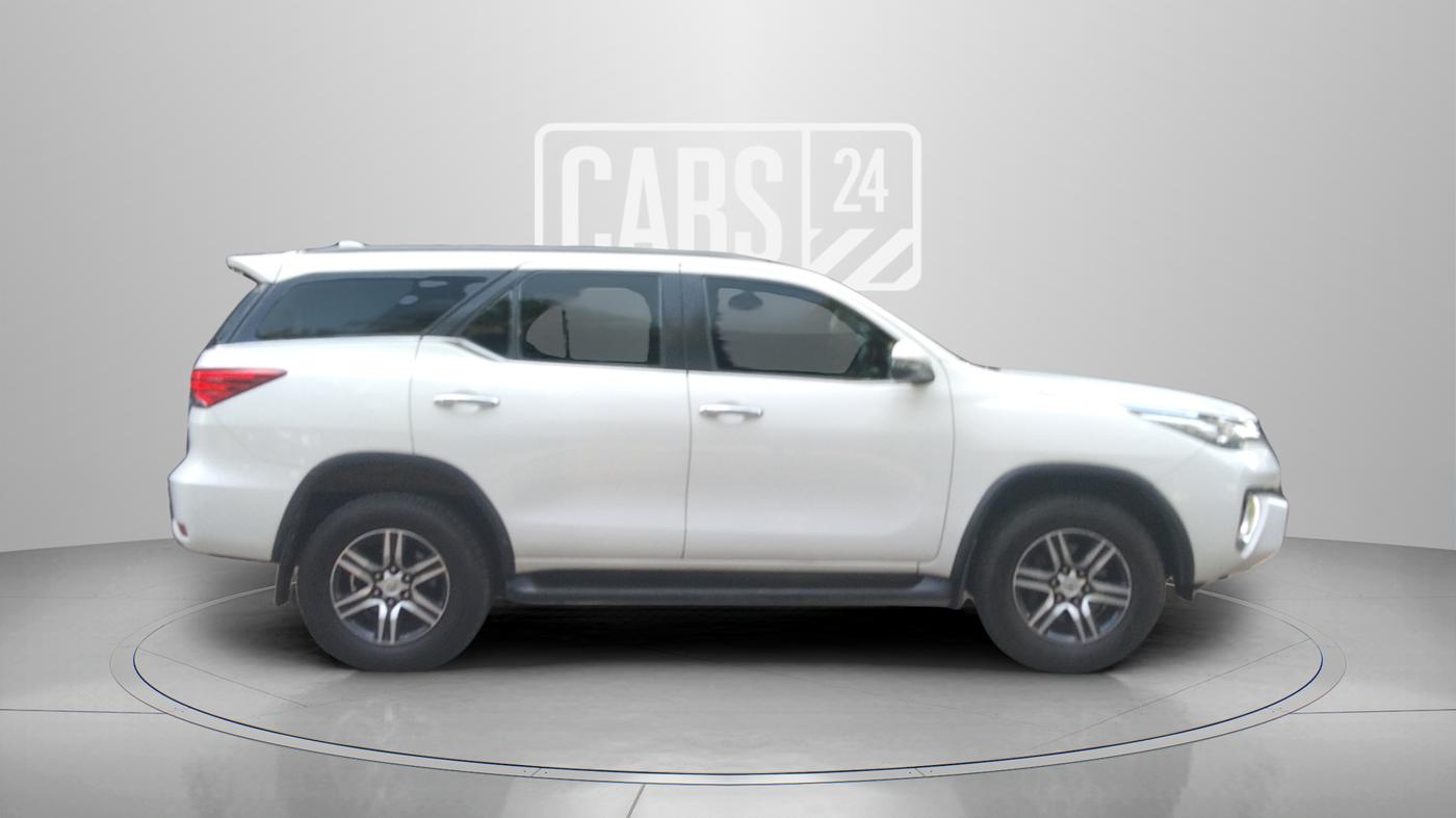 2018 Toyota Fortuner 2.8 4X2 AT, Diesel, Automatic, 1,25,892 km, Right Side View
