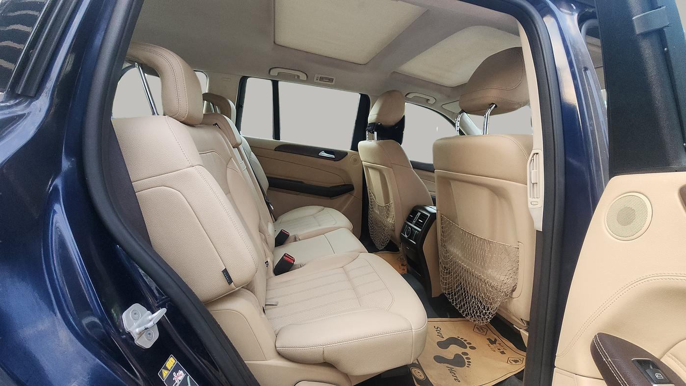 2016 Mercedes Benz GLS 350D, Diesel, Automatic, 1,53,065 km, Right Side Rear Door Cabin