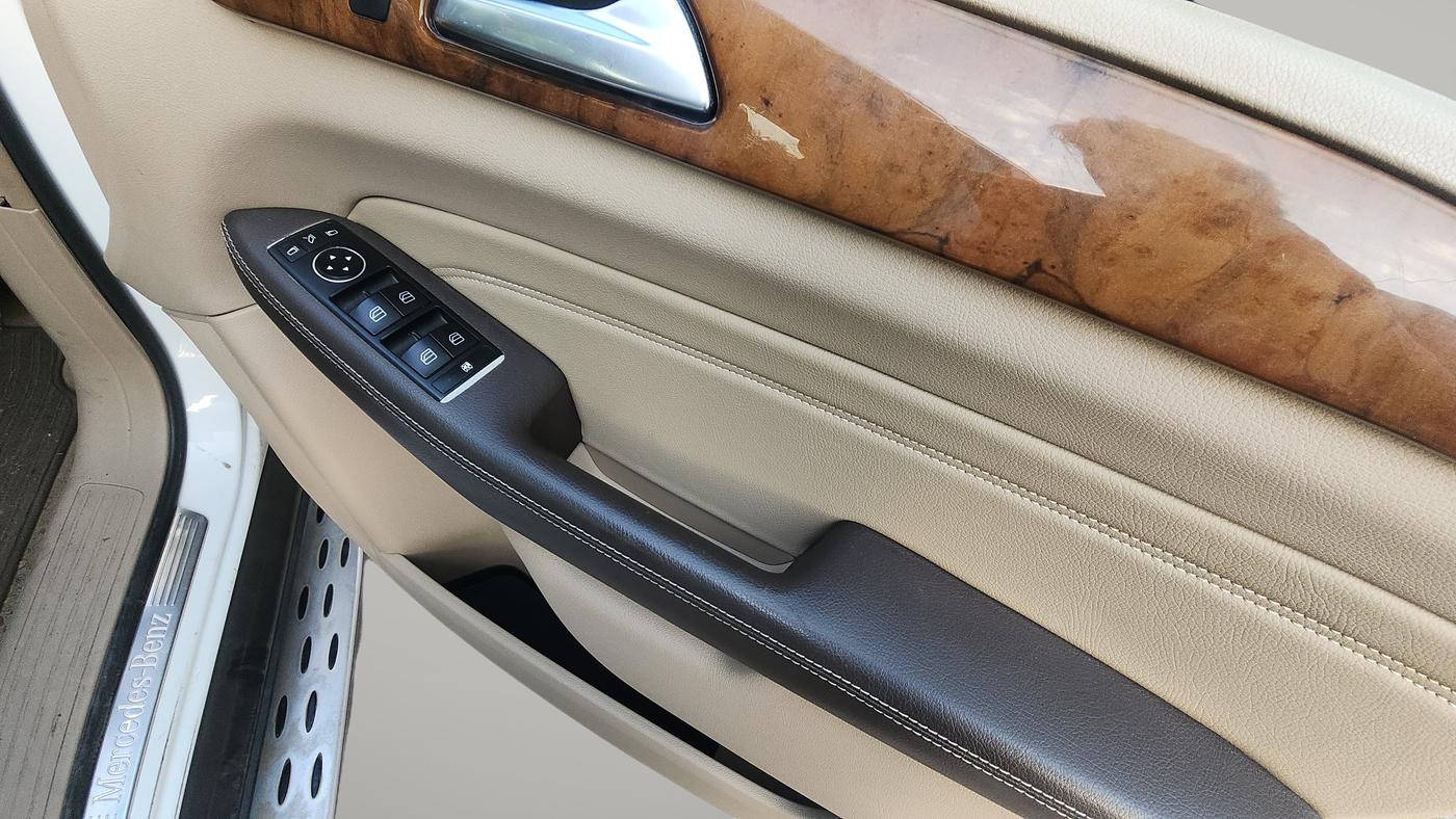 2015 Mercedes Benz Ml Class 250 CDI, Diesel, Automatic, 1,08,746 km, Driver Side Door Panel Controls