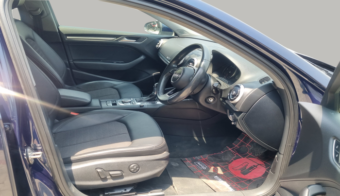 2019 Audi A3 35 TDI Technology, Diesel, Automatic, 61,212 km, Right Side Front Door Cabin
