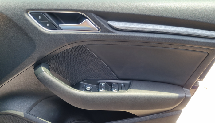 2019 Audi A3 35 TDI Technology, Diesel, Automatic, 61,212 km, Driver Side Door Panel Controls