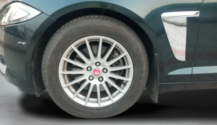 2014 Jaguar XF 2.2 DIESEL LUXURY, Diesel, Automatic, 47,000 km, Left Front Wheel