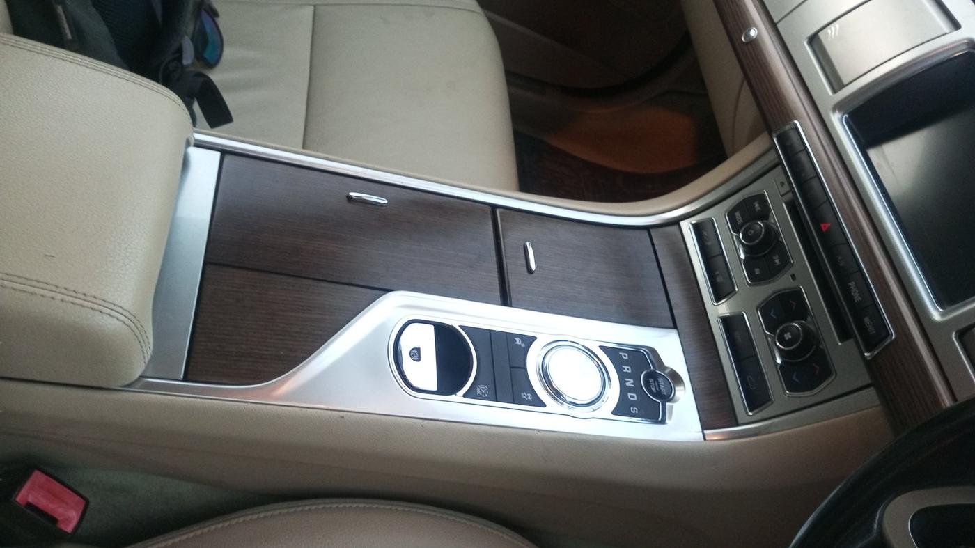 2014 Jaguar XF 2.2 DIESEL LUXURY, Diesel, Automatic, 47,000 km, Gear Lever