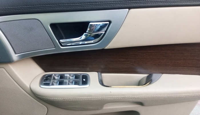 2014 Jaguar XF 2.2 DIESEL LUXURY, Diesel, Automatic, 47,000 km, Driver Side Door Panel Controls