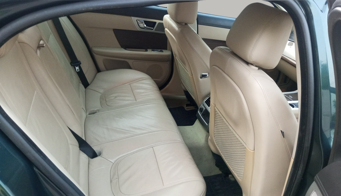 2014 Jaguar XF 2.2 DIESEL LUXURY, Diesel, Automatic, 47,000 km, Right Side Rear Door Cabin