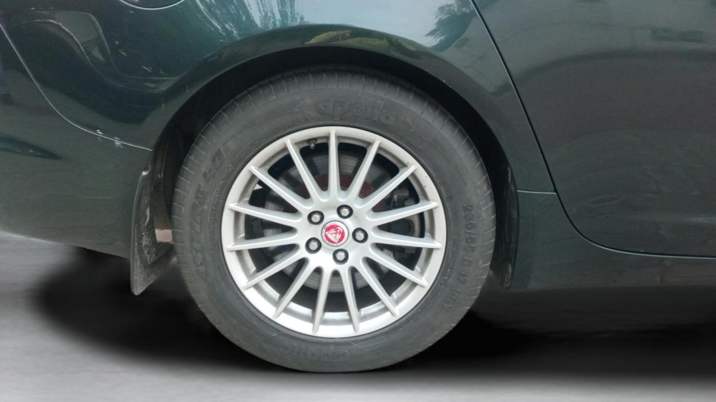 2014 Jaguar XF 2.2 DIESEL LUXURY, Diesel, Automatic, 47,000 km, Right Rear Wheel