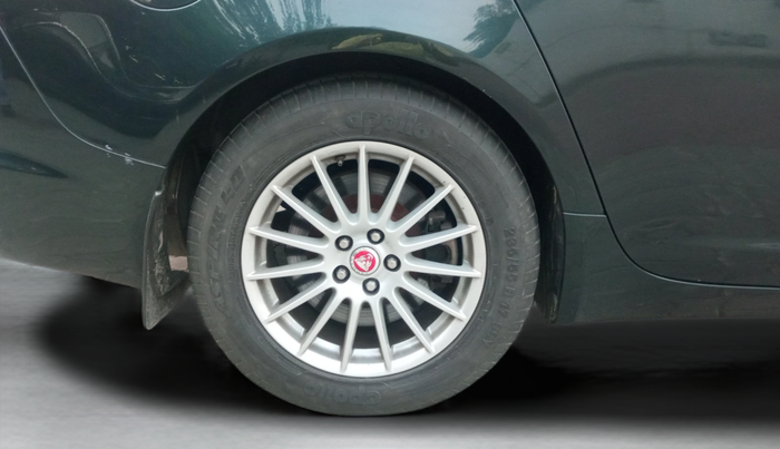 2014 Jaguar XF 2.2 DIESEL LUXURY, Diesel, Automatic, 47,000 km, Right Rear Wheel