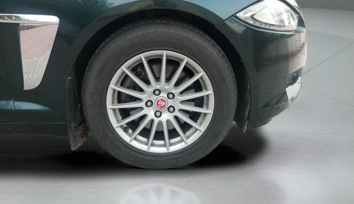 2014 Jaguar XF 2.2 DIESEL LUXURY, Diesel, Automatic, 47,000 km, Right Front Wheel