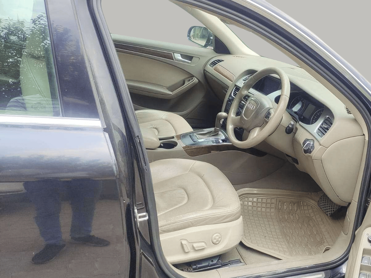 2010 Audi A4 1.8 TFSI MULTITRONIC, Petrol, Automatic, 48,361 km, Right Side Front Door Cabin
