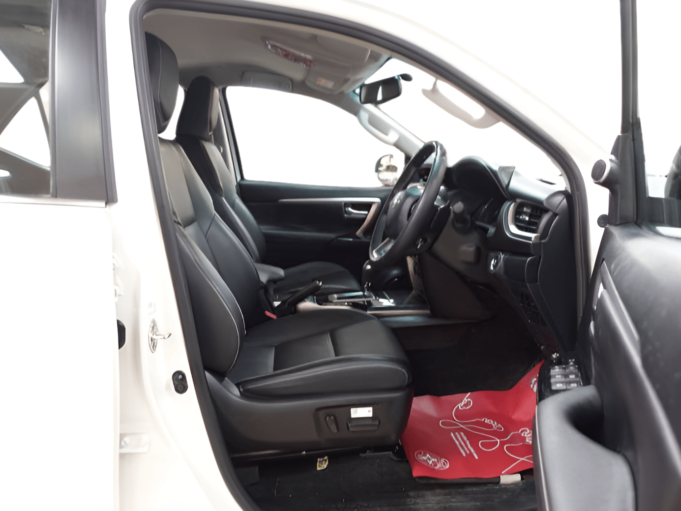 2024 Toyota Fortuner 4X2 AT 2.7 PETROL, Petrol, Automatic, 13,552 km, Right Side Front Door Cabin