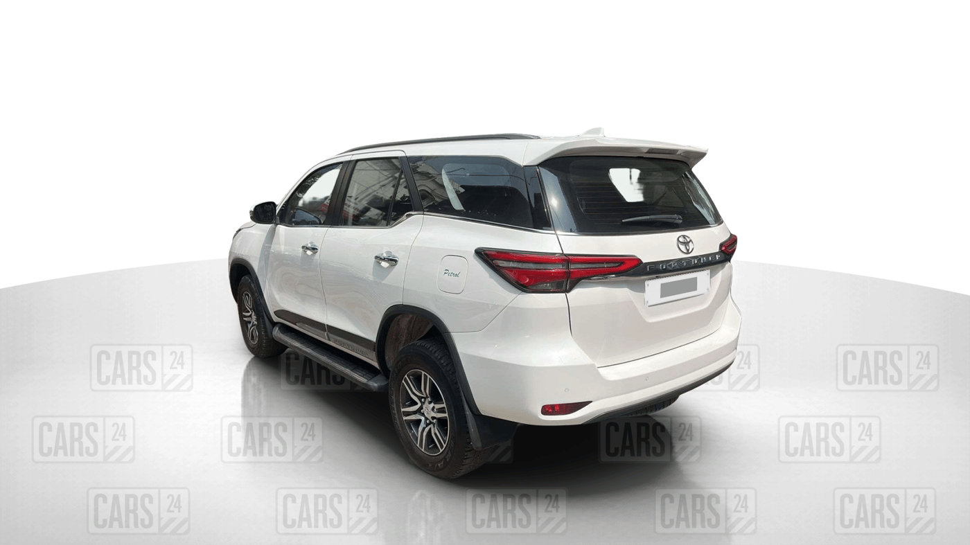 2024 Toyota Fortuner 4X2 AT 2.7 PETROL, Petrol, Automatic, 13,552 km, Left Back Diagonal