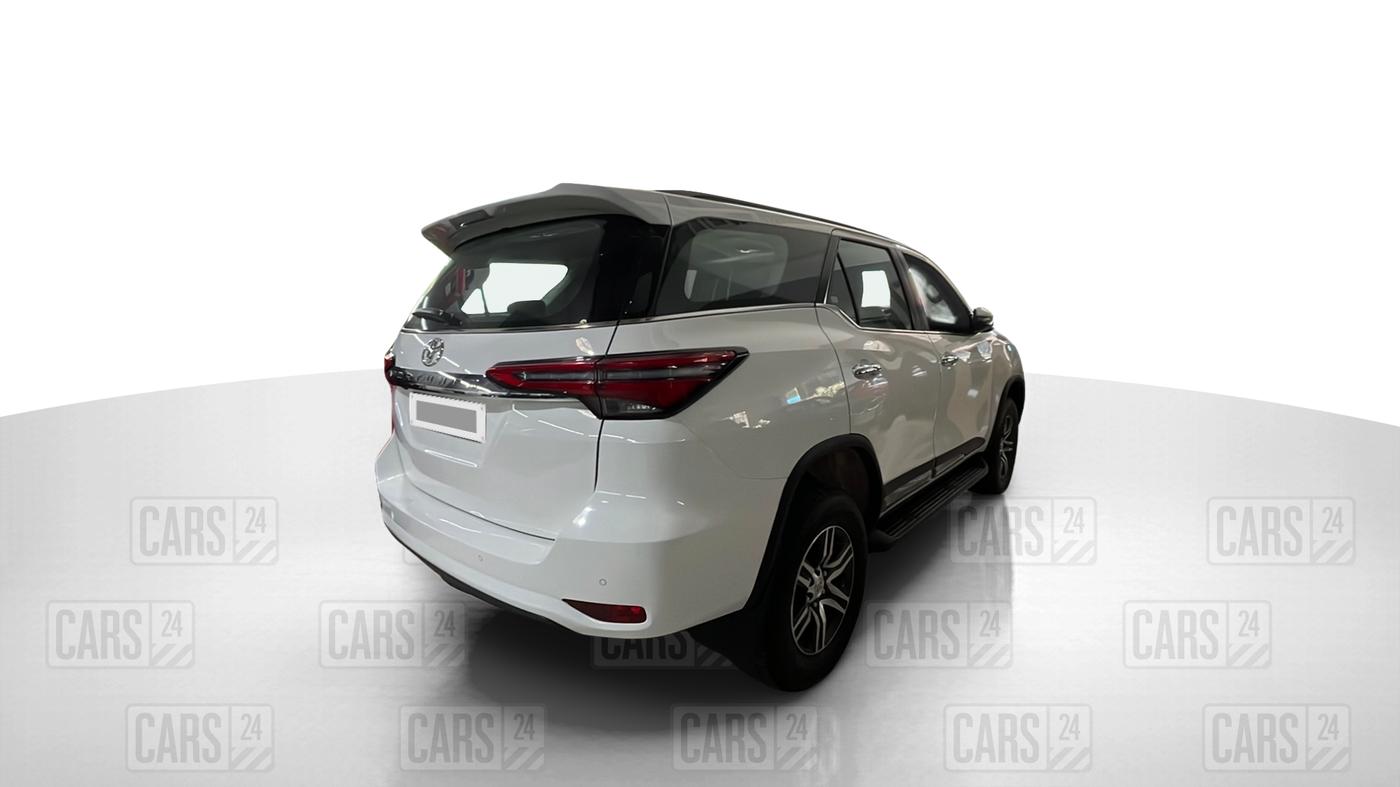 2024 Toyota Fortuner 4X2 AT 2.7 PETROL, Petrol, Automatic, 13,552 km, Right Back Diagonal