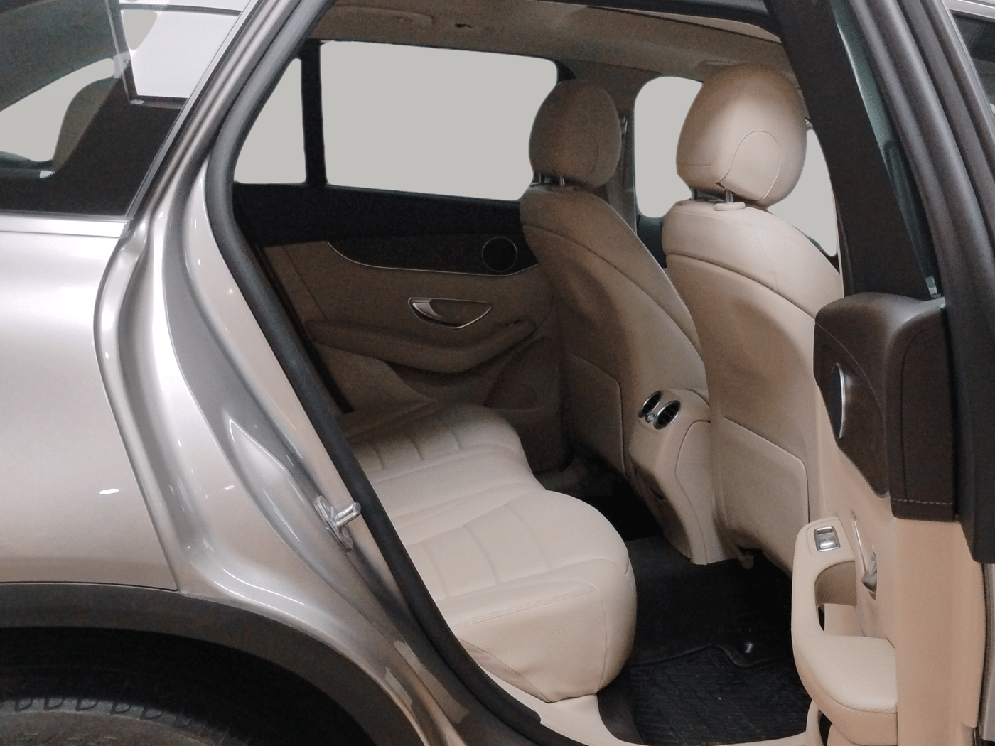 2019 Mercedes Benz GLC CLASS 220 D 4 MATIC, Diesel, Automatic, 87,604 km, Right Side Rear Door Cabin