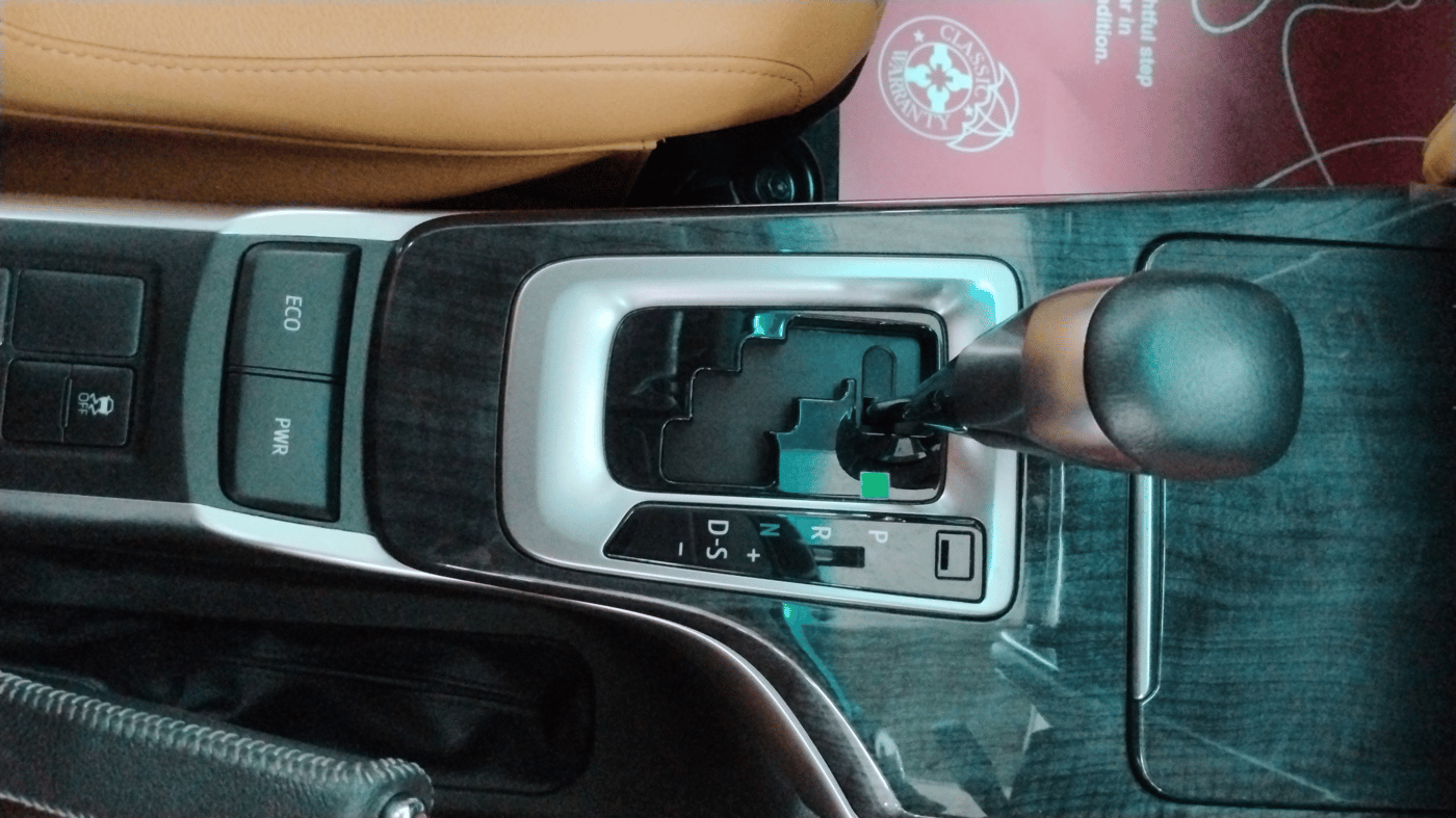 2023 Toyota Fortuner 4X2 AT 2.7 PETROL, Petrol, Automatic, 5,051 km, Gear Lever