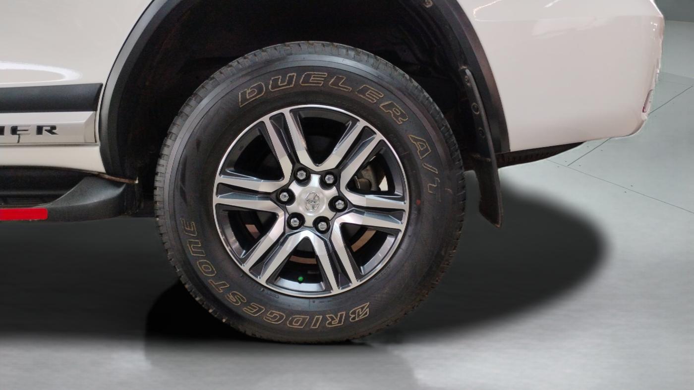 2023 Toyota Fortuner 4X2 AT 2.7 PETROL, Petrol, Automatic, 5,051 km, Left Front Wheel