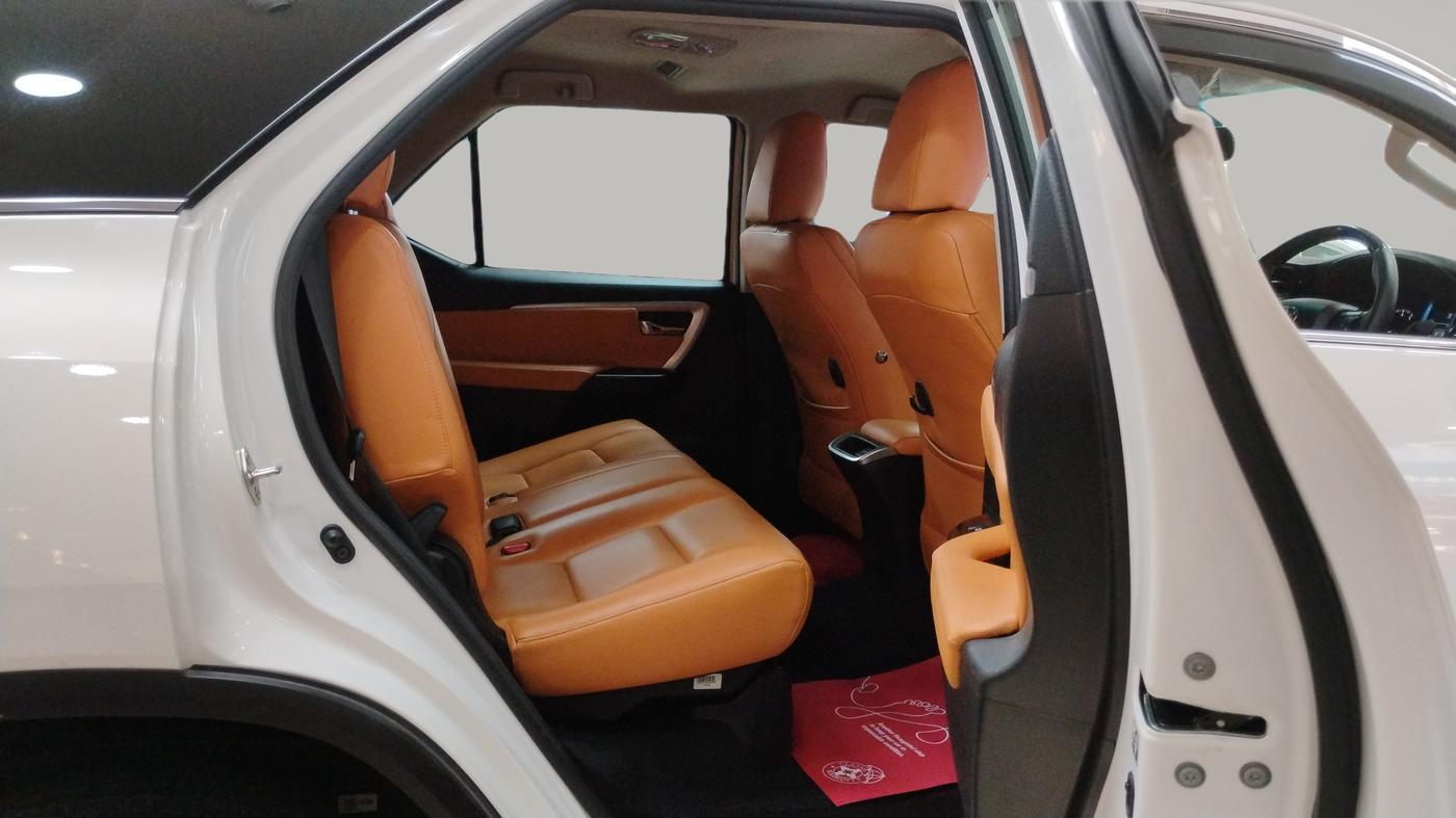 2023 Toyota Fortuner 4X2 AT 2.7 PETROL, Petrol, Automatic, 5,051 km, Right Side Rear Door Cabin