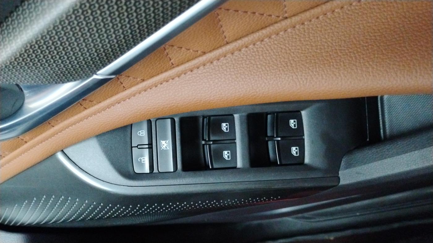 2022 MG GLOSTER SHARP 7 STR 2.0 TWIN TURBO 4WD, Diesel, Automatic, 23,485 km, Driver Side Door Panel Controls