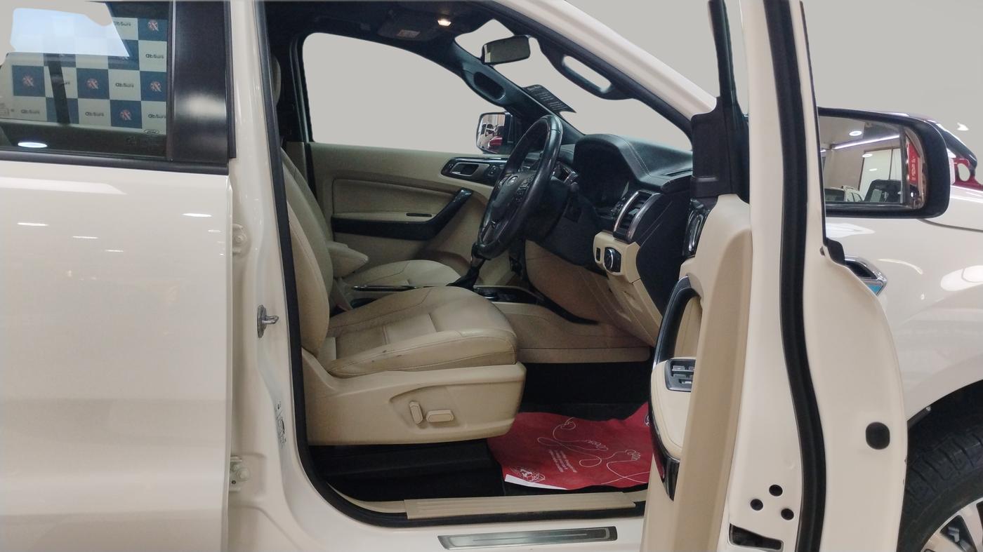 2021 Ford Endeavour TITANIUM PLUS 2.2 4X2 AT SUNROOF, Diesel, Automatic, 64,992 km, Right Side Front Door Cabin