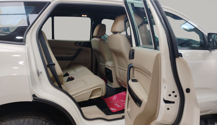 2021 Ford Endeavour TITANIUM PLUS 2.2 4X2 AT SUNROOF, Diesel, Automatic, 64,992 km, Right Side Rear Door Cabin