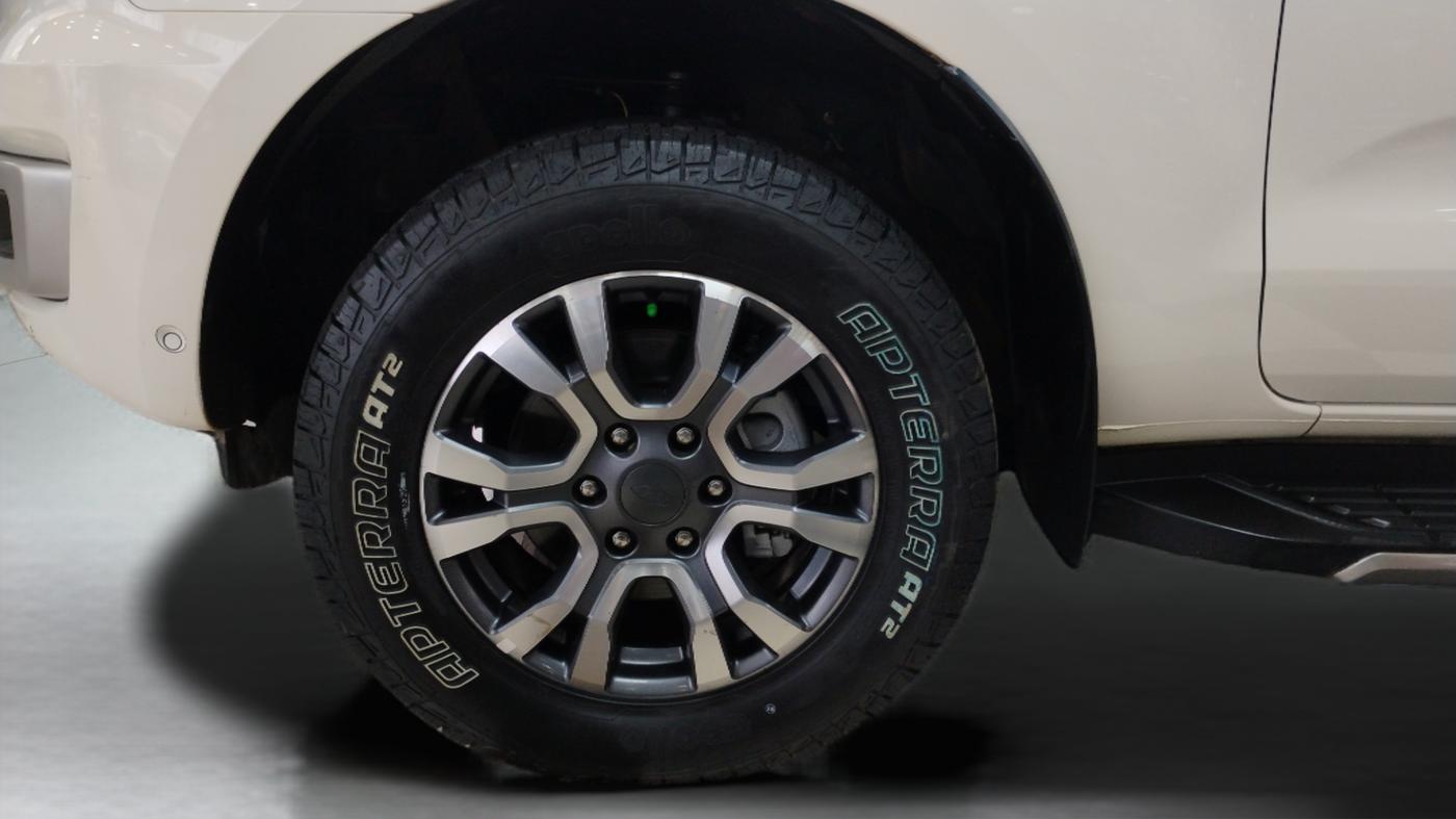 2021 Ford Endeavour TITANIUM PLUS 2.2 4X2 AT SUNROOF, Diesel, Automatic, 64,992 km, Left Front Wheel
