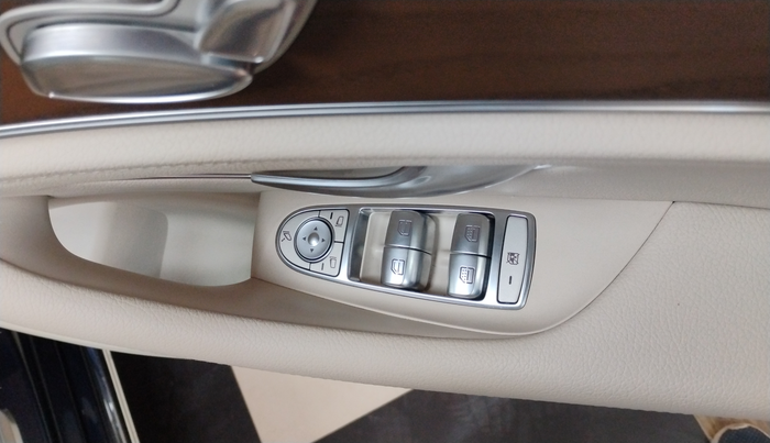 2020 Mercedes Benz E Class EXCLUSIVE 220 D, Diesel, Automatic, 35,928 km, Driver Side Door Panel Controls
