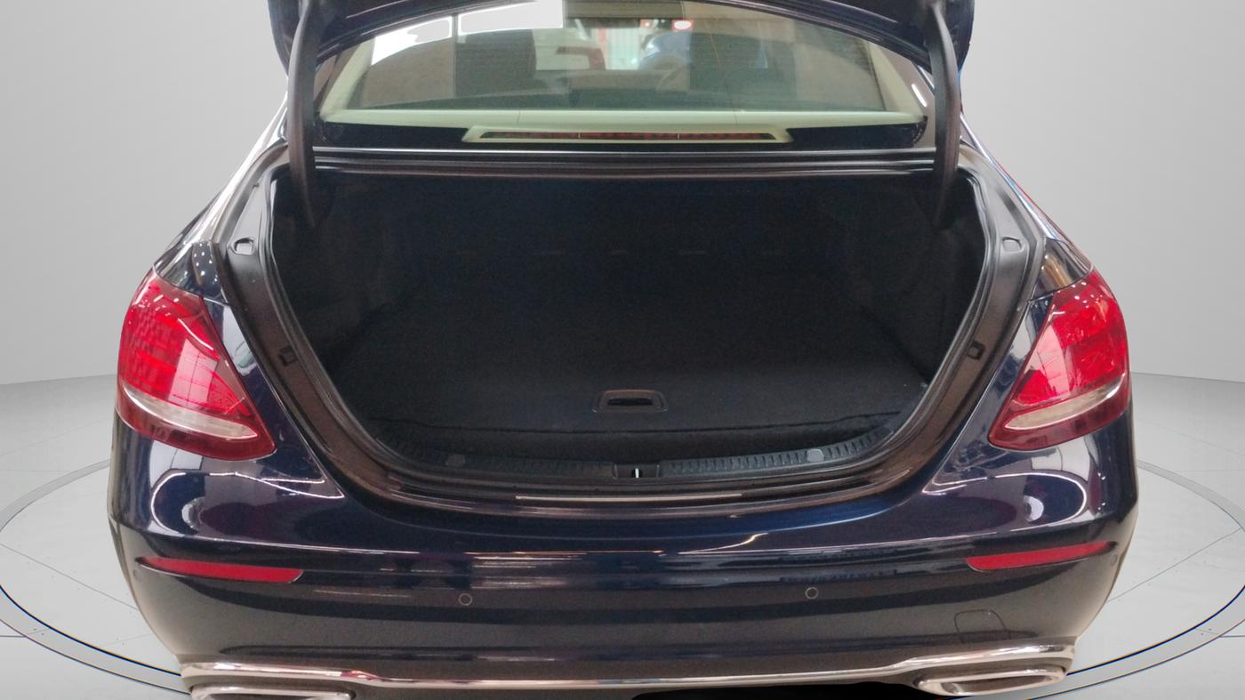 2020 Mercedes Benz E Class EXCLUSIVE 220 D, Diesel, Automatic, 35,928 km, Boot Inside