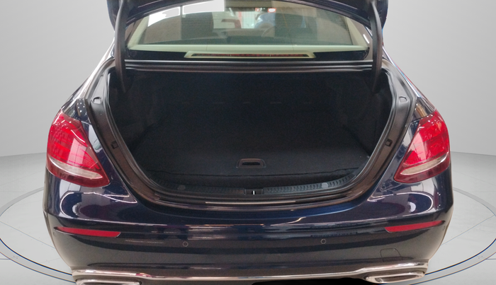 2020 Mercedes Benz E Class EXCLUSIVE 220 D, Diesel, Automatic, 35,928 km, Boot Inside