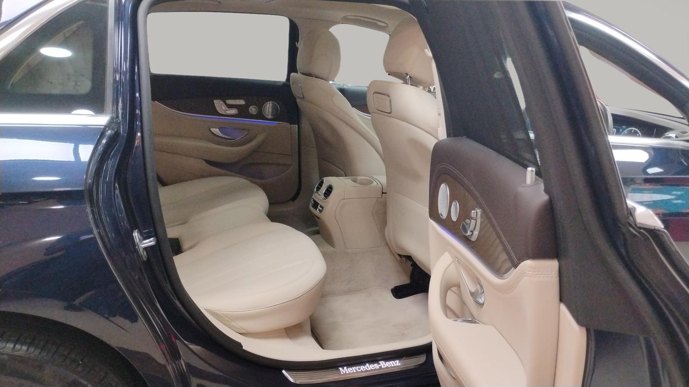 2020 Mercedes Benz E Class EXCLUSIVE 220 D, Diesel, Automatic, 35,928 km, Right Side Rear Door Cabin