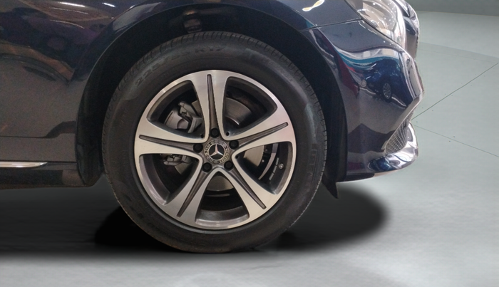 2020 Mercedes Benz E Class EXCLUSIVE 220 D, Diesel, Automatic, 35,928 km, Right Front Wheel