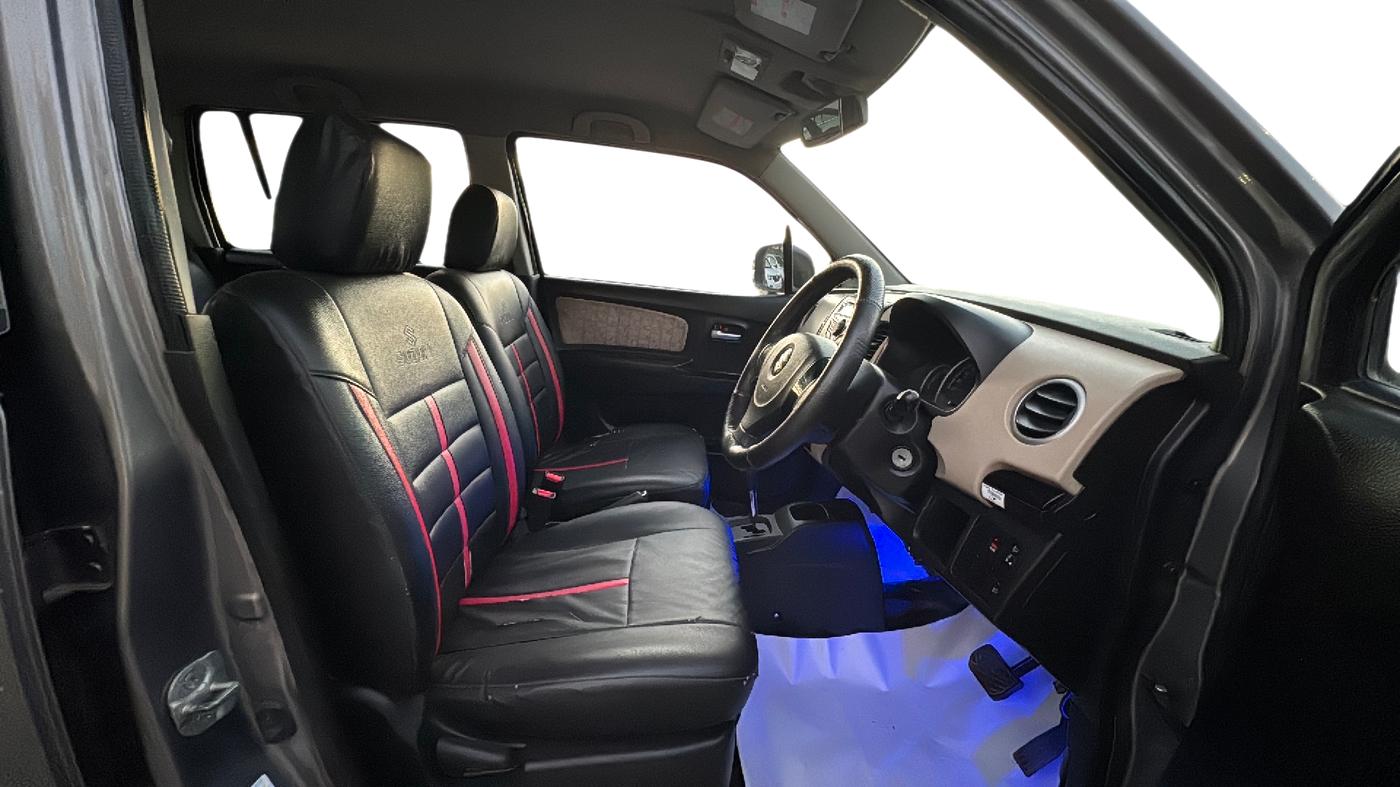 2018 Maruti Wagon R 1.0 VXI (O) AMT, Petrol, Automatic, 46,500 km, Right Side Front Door Cabin
