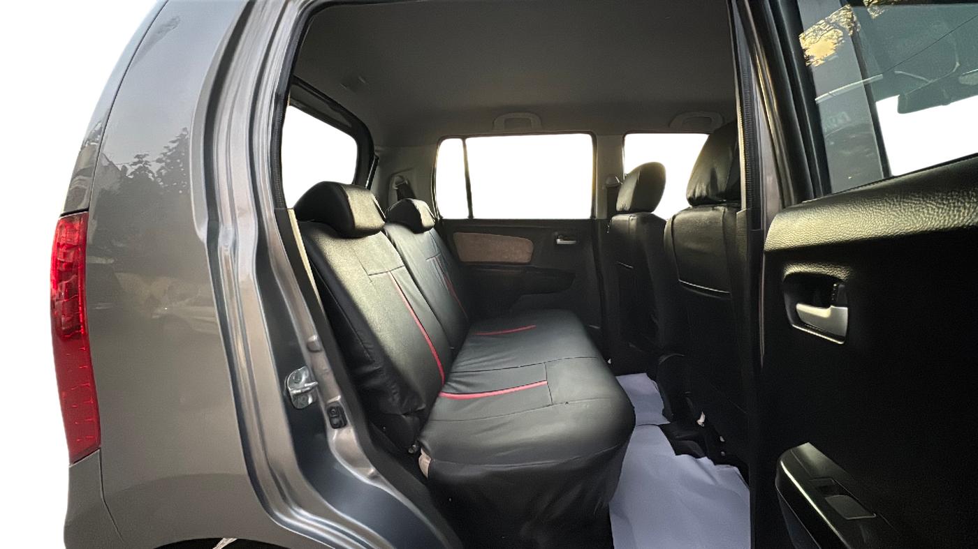 2018 Maruti Wagon R 1.0 VXI (O) AMT, Petrol, Automatic, 46,500 km, Right Side Rear Door Cabin