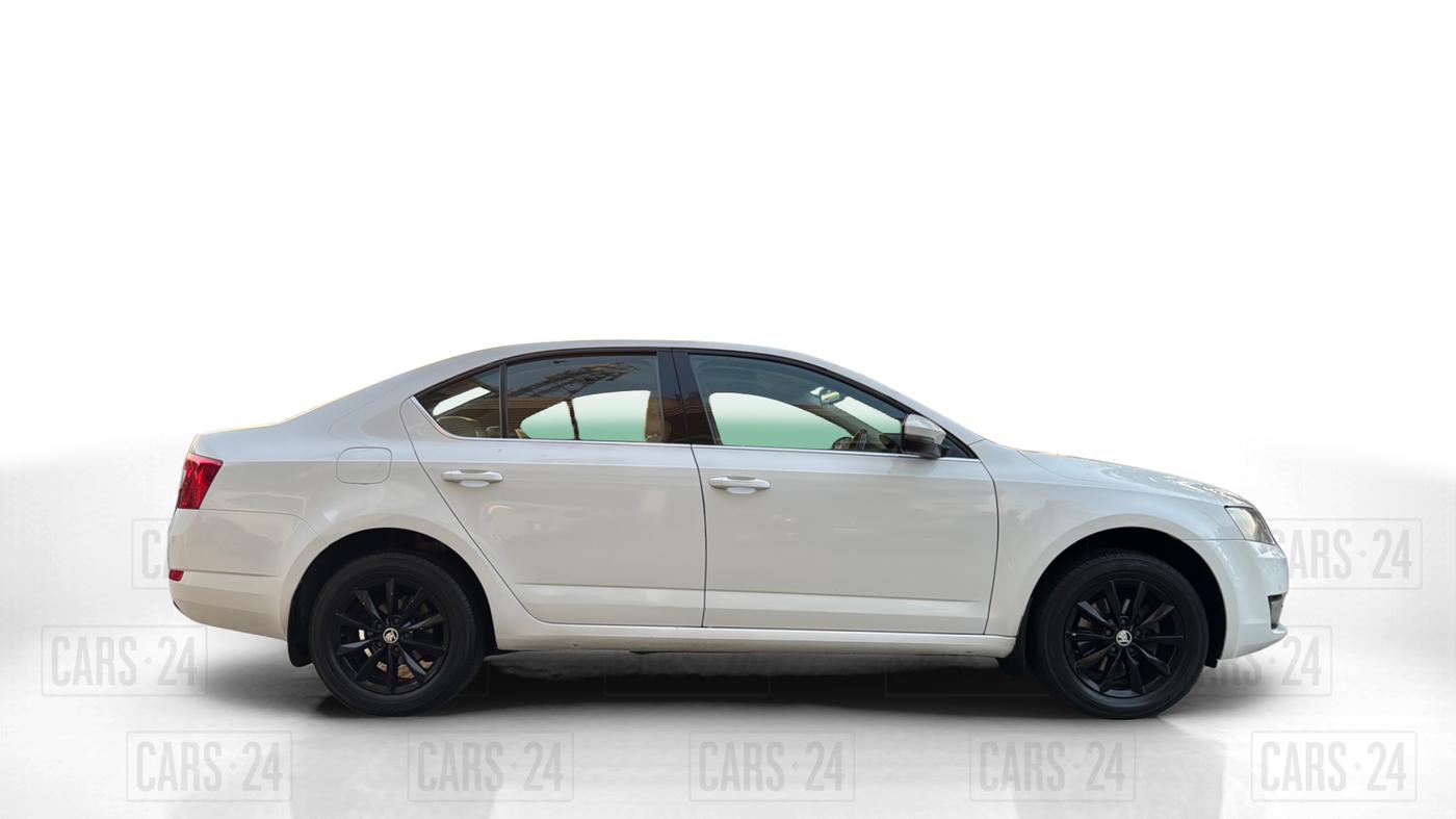 2016 Skoda Octavia 2.0 TDI CR STYLE PLUS AT, Diesel, Automatic, 1,47,178 km, Right Side View
