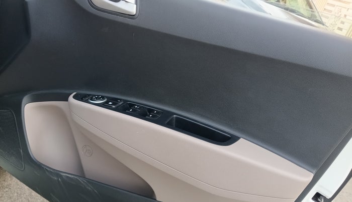 2015 Hyundai Xcent S 1.1 CRDI, Diesel, Manual, 48,469 km, Driver Side Door Panel Controls