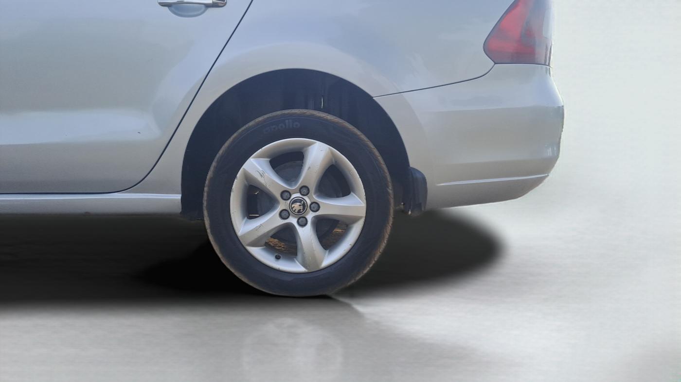 2012 Skoda Rapid ELEGANCE 1.6 TDI CR MT, Diesel, Manual, 70,896 km, Left Rear Wheel