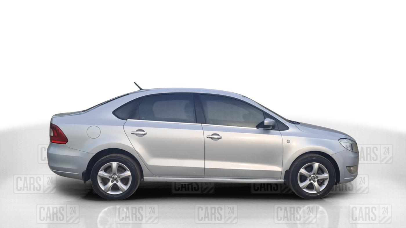 2012 Skoda Rapid ELEGANCE 1.6 TDI CR MT, Diesel, Manual, 70,896 km, Right Side View