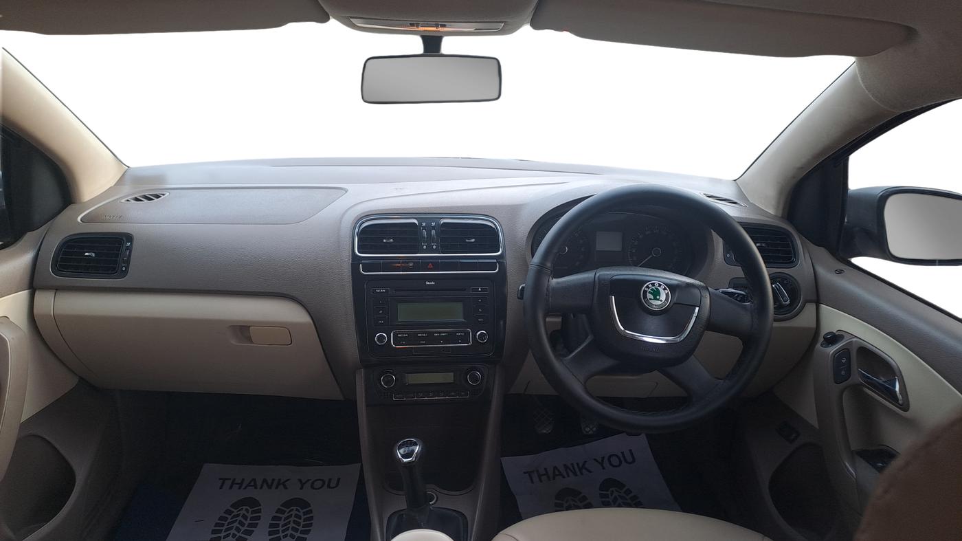 2012 Skoda Rapid ELEGANCE 1.6 TDI CR MT, Diesel, Manual, 70,896 km, Dashboard