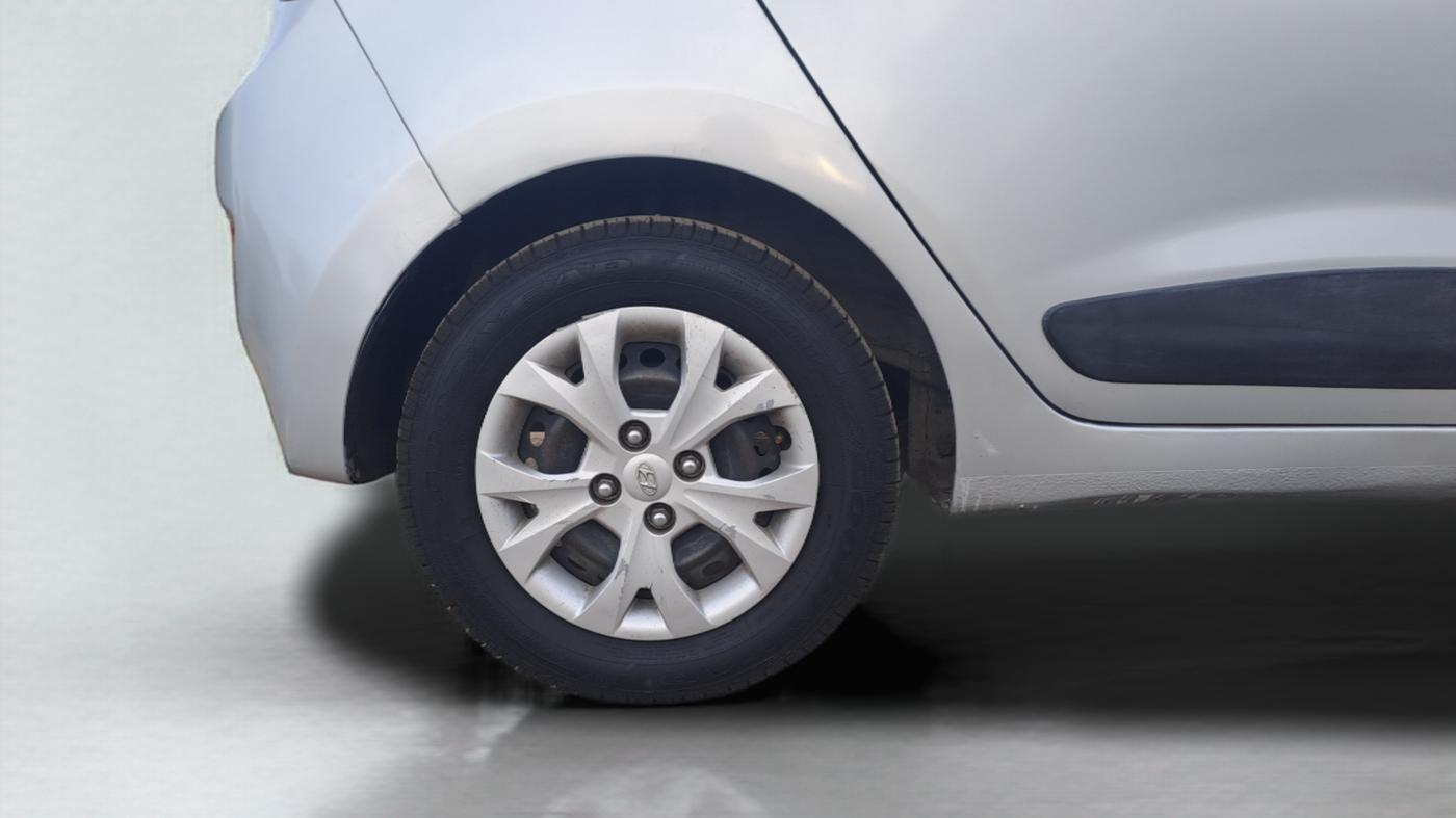 2015 Hyundai Grand i10 SPORTZ 1.2 KAPPA VTVT, Petrol, Manual, 69,364 km, Right Rear Wheel