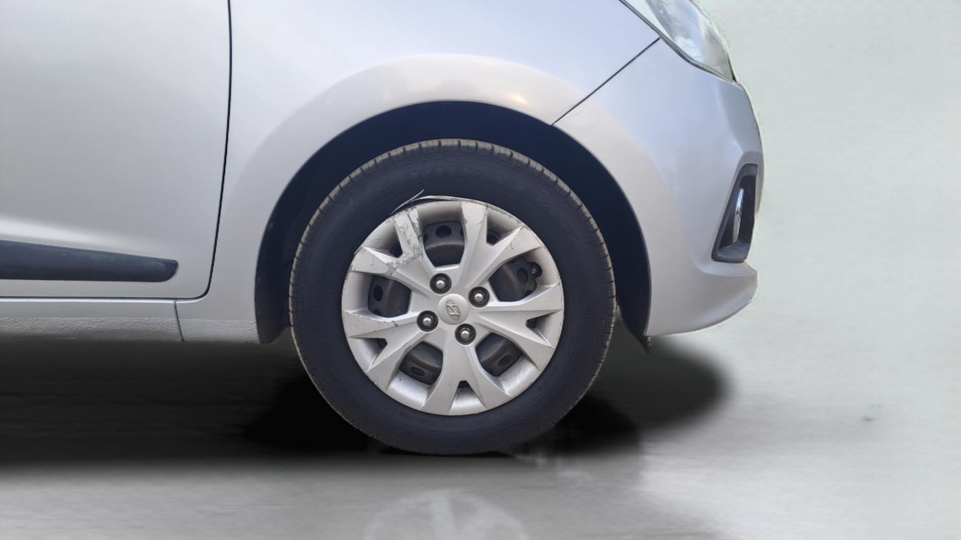 2015 Hyundai Grand i10 SPORTZ 1.2 KAPPA VTVT, Petrol, Manual, 69,364 km, Right Front Wheel