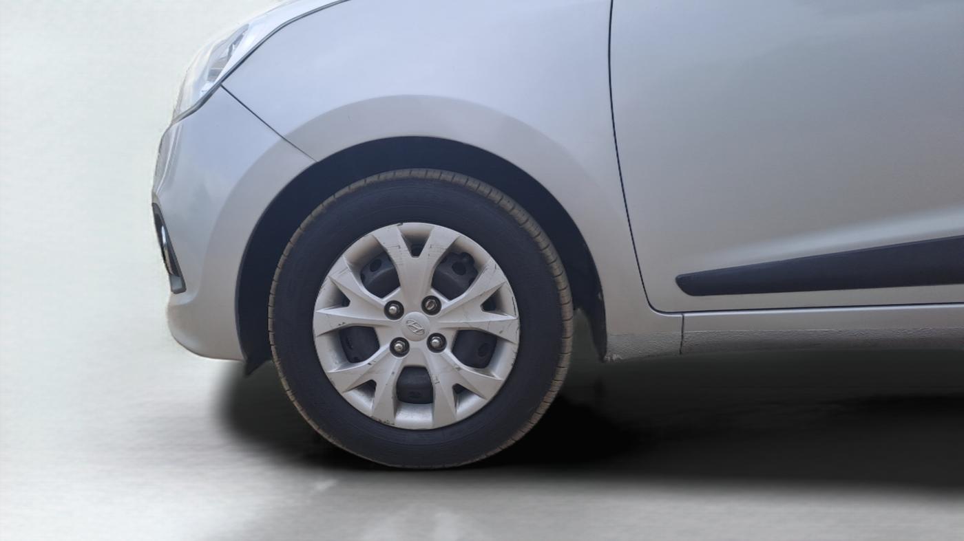 2015 Hyundai Grand i10 SPORTZ 1.2 KAPPA VTVT, Petrol, Manual, 69,364 km, Left Front Wheel
