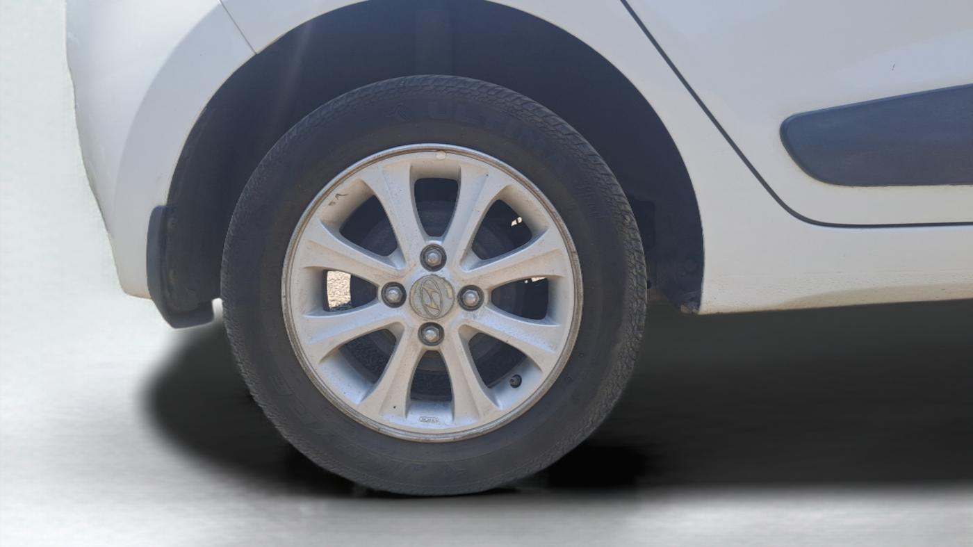 2014 Hyundai Grand i10 ASTA AT 1.2 KAPPA VTVT, Petrol, Automatic, 69,261 km, Right Rear Wheel