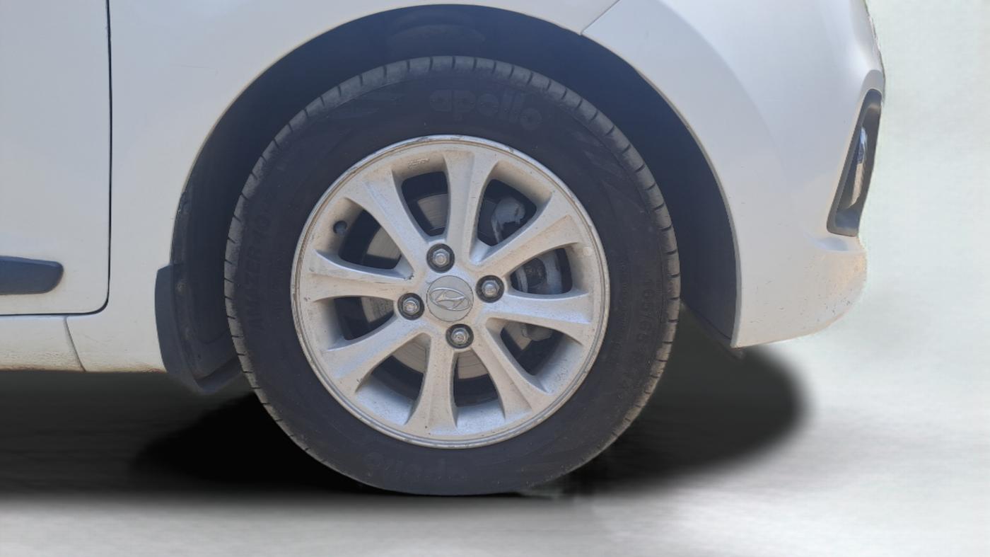 2014 Hyundai Grand i10 ASTA AT 1.2 KAPPA VTVT, Petrol, Automatic, 69,261 km, Right Front Wheel