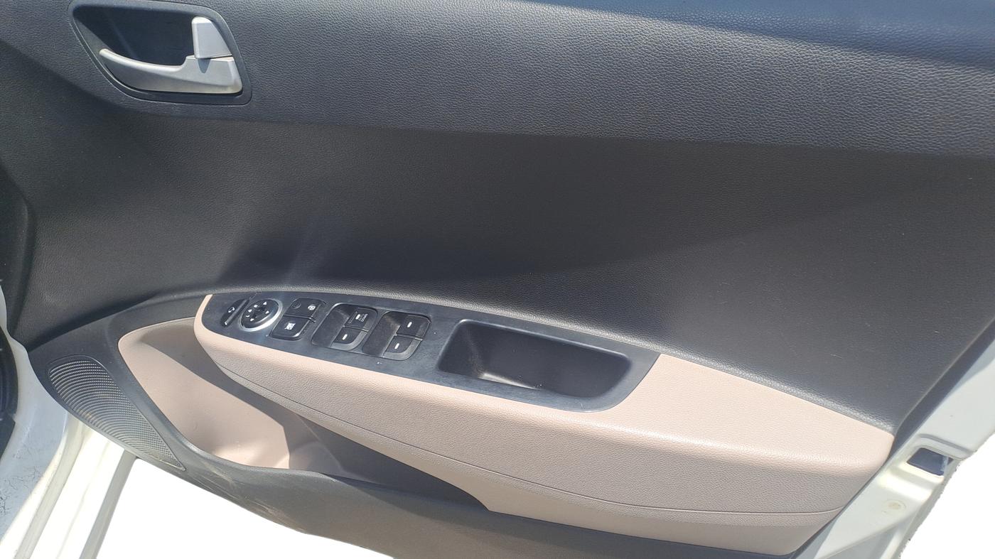 2014 Hyundai Grand i10 ASTA AT 1.2 KAPPA VTVT, Petrol, Automatic, 69,261 km, Driver Side Door Panel Controls