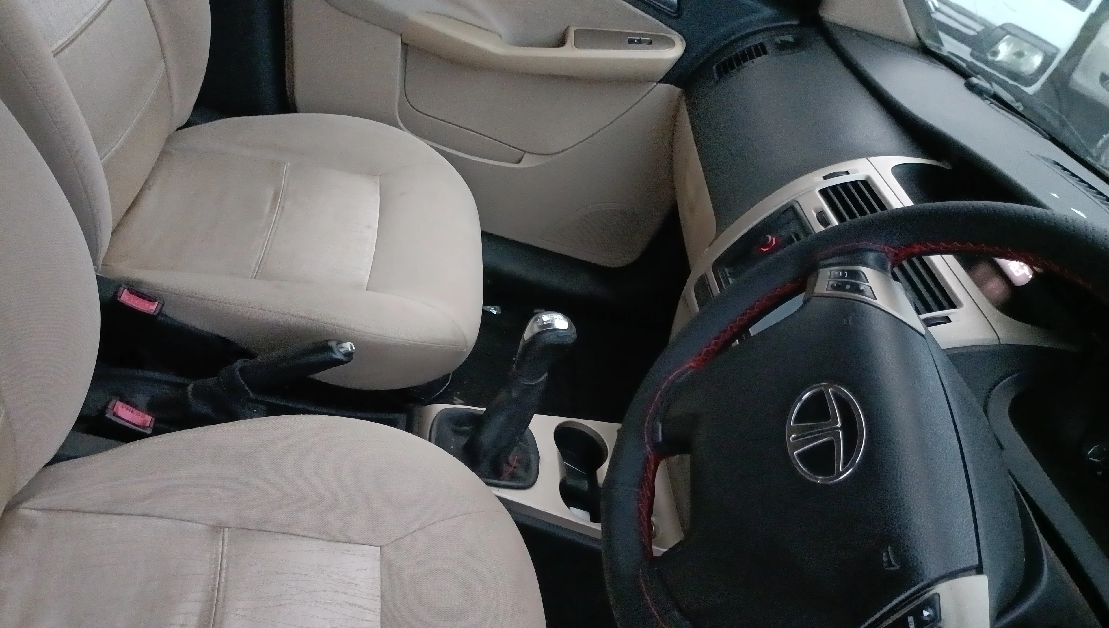2013 Tata Manza VX QUADRAJET, Diesel, Manual, 75,000 km, Gear Lever