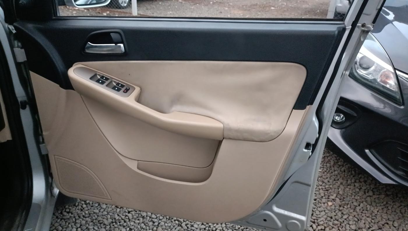 2013 Tata Manza VX QUADRAJET, Diesel, Manual, 75,000 km, Driver Side Door Panel Controls